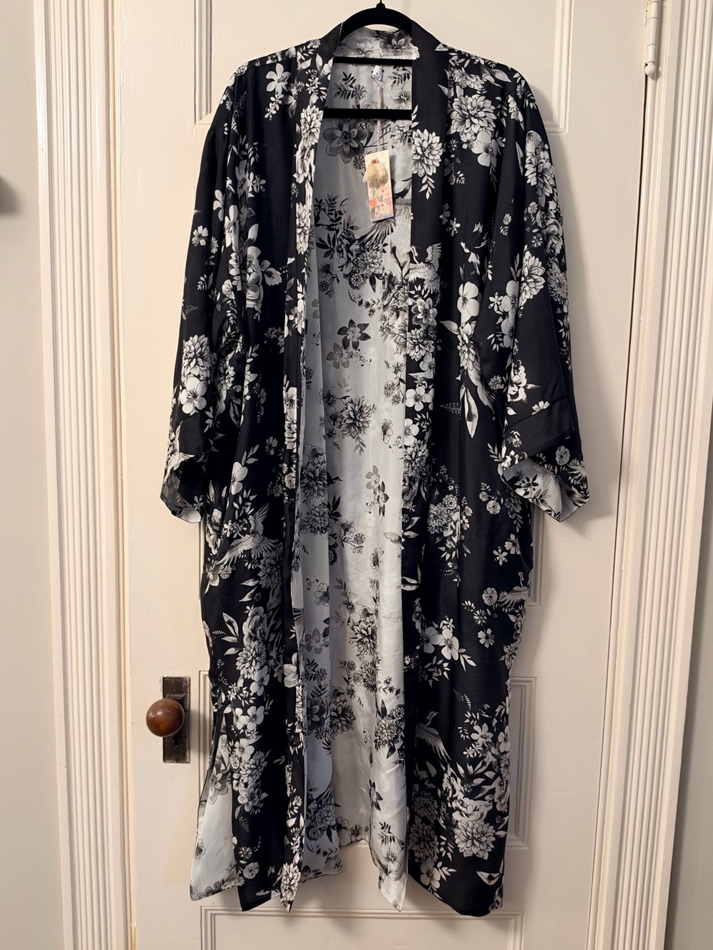 Johnny was NWT Floral Satin Kimono Robe - Black & White originally $398